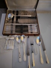 Ménagère 12 personnes 68 Pièces en métal argenté ,décor rocaille 