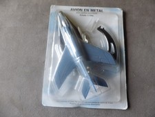 AVION EN MÉTAL 1/100e  Dans sa boite d origine jamais ouverte