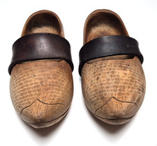 Ancienne paire sabots en bois