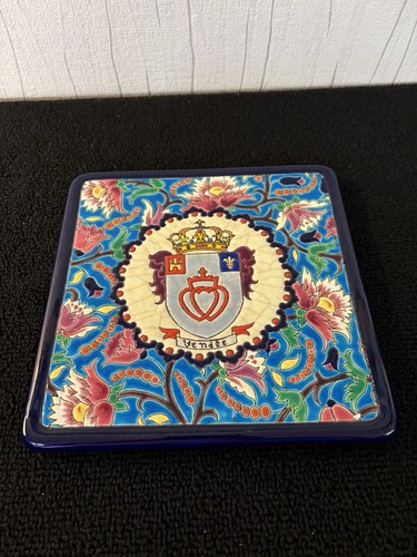 Dessous plat aux armoiries - dessous,