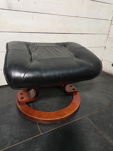 Repose pieds pouf en cuir - /,