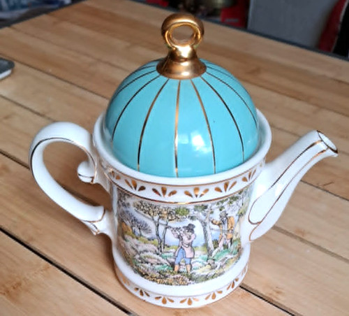 Théière ancienne porcelaine