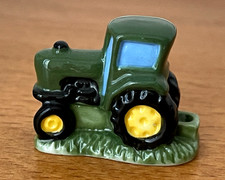 Superbe Fève Tracteur Vert