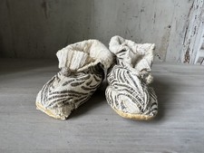 Baby slippers shoes embroidered gold thread 