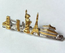 PINCE A CRAVATE vintage MONUMENTS CELEBRES VILLES DU MONDE doré et argenté