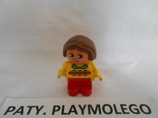 PERSONNAGE PETITE FILLE  AVEC