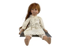 Poupée d'artiste poupée en