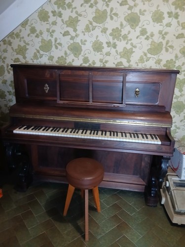Piano droit vintage - , en