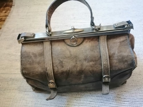 Sac medecin en cuir - un, de