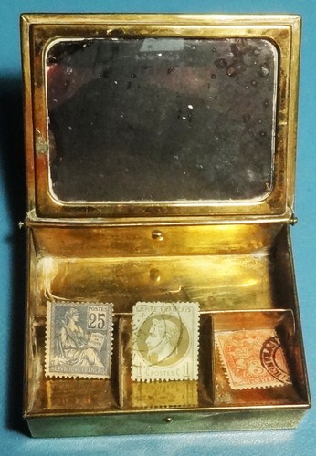 Boite timbres en - , a