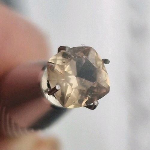 Yellowish sapphire 98ct - sapphire, 0.98ct