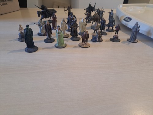 Lot figurines le seigneur - lot,