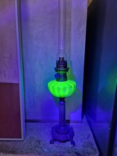 Ancienne Lampe À Petrole En Ouraline Bon Etat