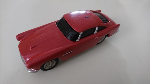 Aston martin db4 solido - 1/43,