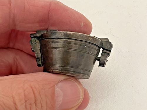 Anciens poids godets ou - anciens, à