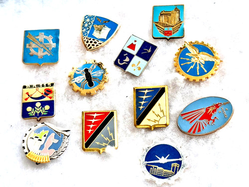 Lot 12 insignes - de,