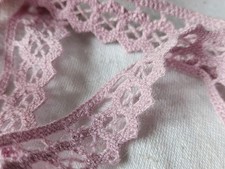 Dentelle vintage violet clair