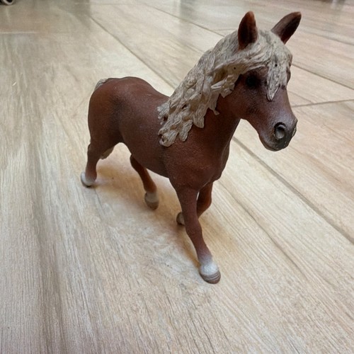 Schleich figurine cheval