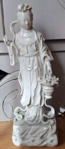 Belle ancienne statuette - belle,