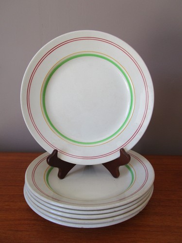Assiettes plates de - plates,