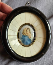 Miniature " Femme à l'enfant " Cadre ovale bois , laiton doré & verre bombé