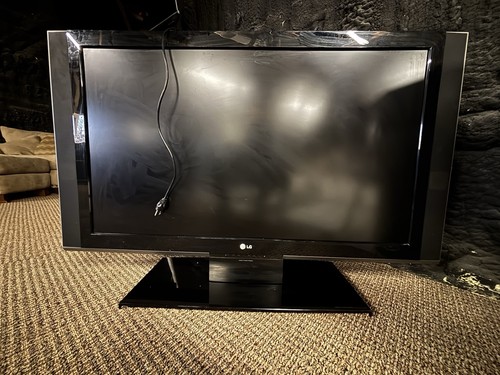Flat screen approx - lg, tv