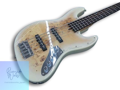 Guitare électrique type - , basse