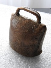 ancienne cloche clochette clarine en bronze animaux outil ferme sonnaille hôtel 