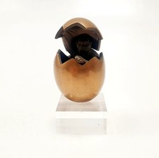 Sculpture Bronze signé Tom Frantzen (1954-.) Singe dans l'œuf numéroté 388/1120 