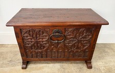 Petit Coffre GOTHIQUE en NOYER