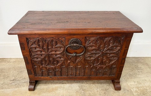 Petit coffre gothique noyer - coffre, en