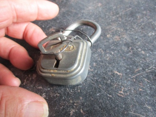 Ancien moyen cadenas abu - moyen,