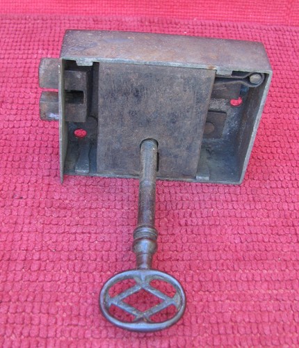 Serrure ancienne avec clef - sa,