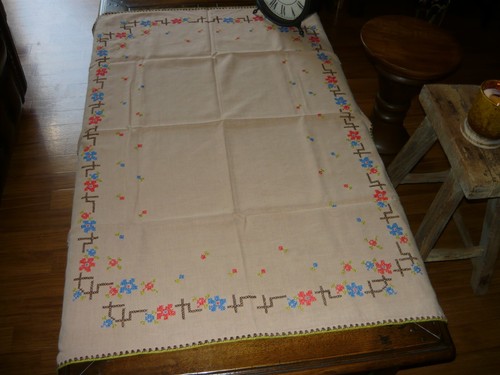 Jolie nappe marron brodée - ,