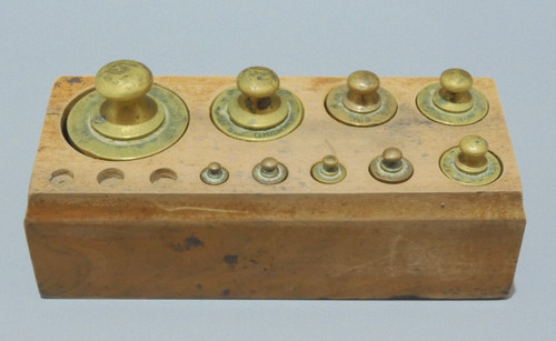 Ancienne boite poids - de, pour