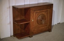 Meuble d'appoint dans le goût