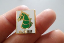 pin s pin badge VAL DE SELLE horse horse horse equestrian center in Conty 80 sum