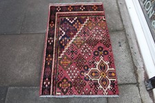 Tapis Oriental En Laine Rouge Petite Fait Main Vintage Usé Fragmenté 113x69cm