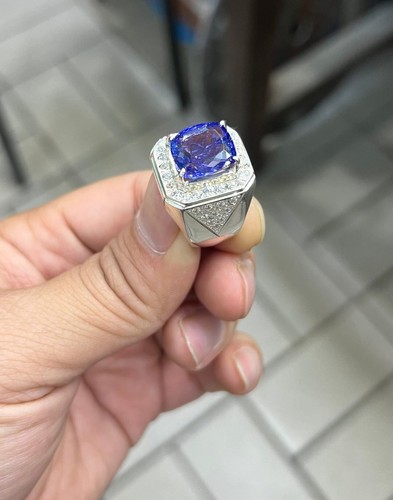 Pierre précieuse tanzanite