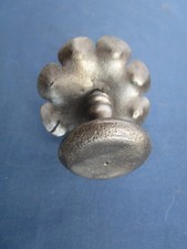Bouton plat ronde poignée rosace ouvragée fer forgé ancienne diamètre 4,65 cm