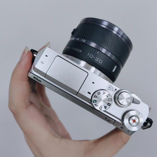Nikon mirrorless digital - j5,