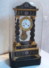 Belle PENDULE PORTIQUE