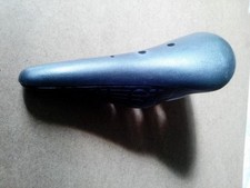 Selle vélo plastique ancien