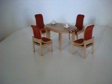 Lundby table et 4 chaises assorties + 2 tasses
