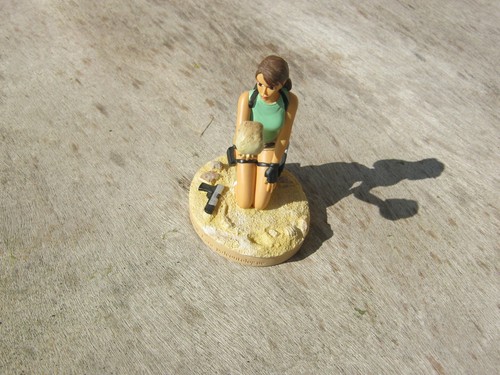 Figurine atlas tomb raider - tomb,