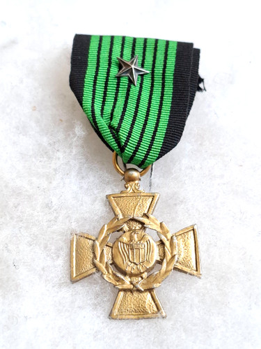 Une médaille croix - de, guerre