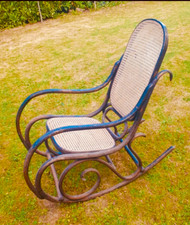 Fauteuil à bascule Rocking-chair fauteuil à bascule en bois courbé . XX siècle .
