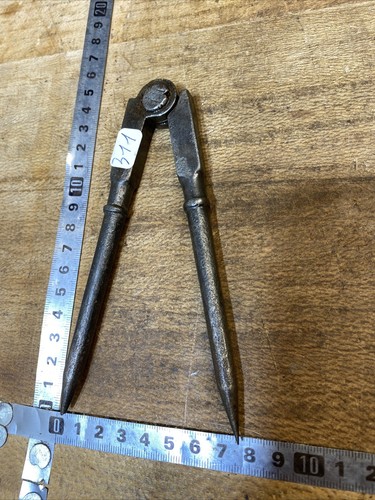 311 old tool compass - old,