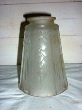 Tulipe en verre pressé  art