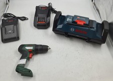 Lot De 4 Outils Sans Fil Bosch Et Radio - Utilisé, A Des Rayures Et Des Marques
